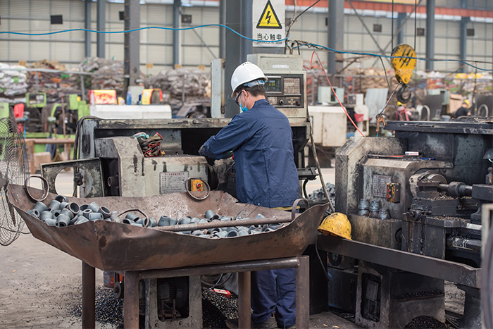 新泰网架锥头车间